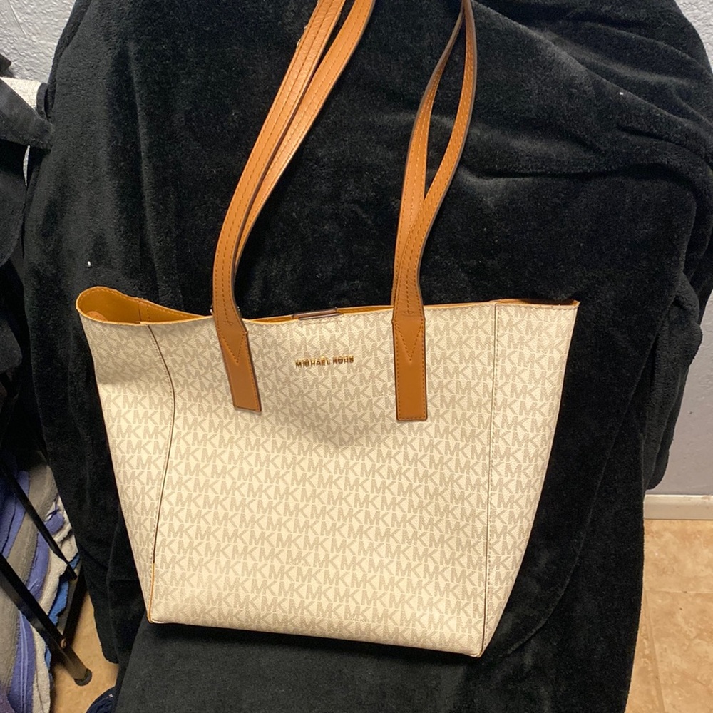 Michael kors purse